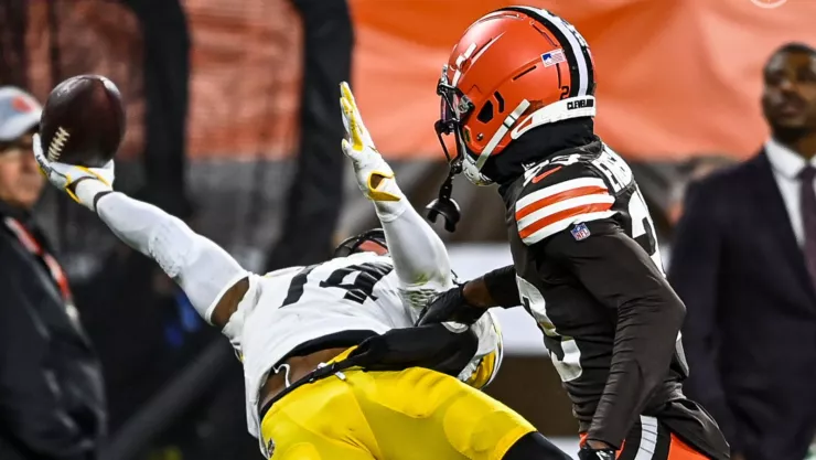 Geroge Pickens consigue una gran atrapada con los Steelers.jpg