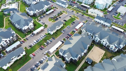 una vista de un complejo de viviendas en Texas.