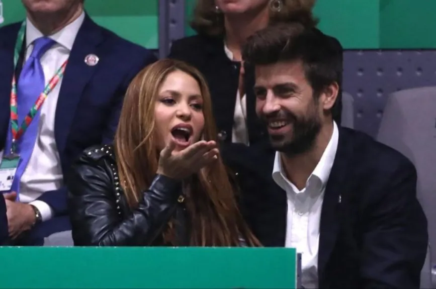 Shakira y Pique felices.jpg