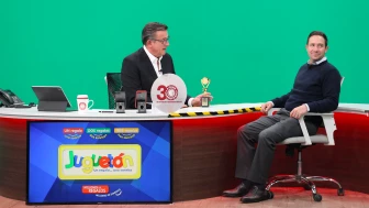 Benjamín Salinas entregó un especial reconocimiento a Jorge Garralda por estos 30 años de A Quien Corresponda