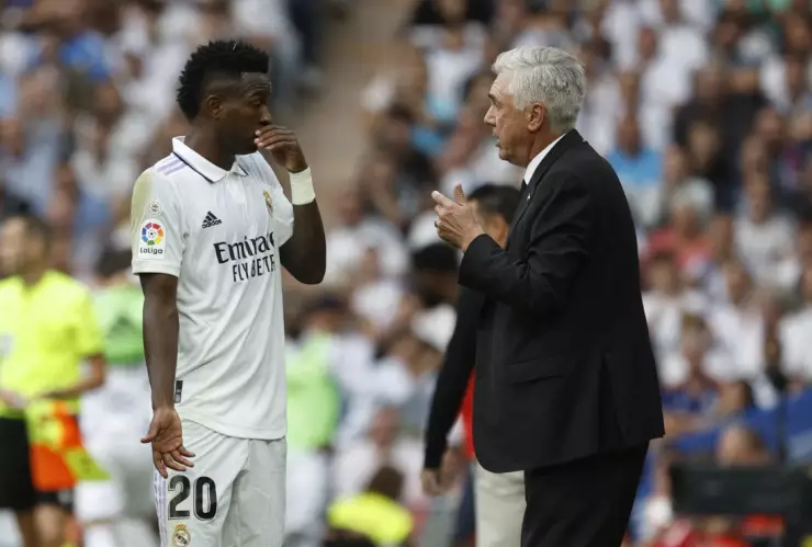 Vinícius y Carlo Ancelotti con el Real Madrid