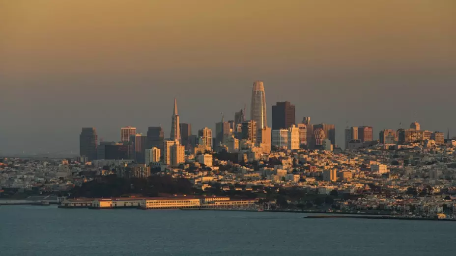 un día soleado en la ciudad de San Francisco, California