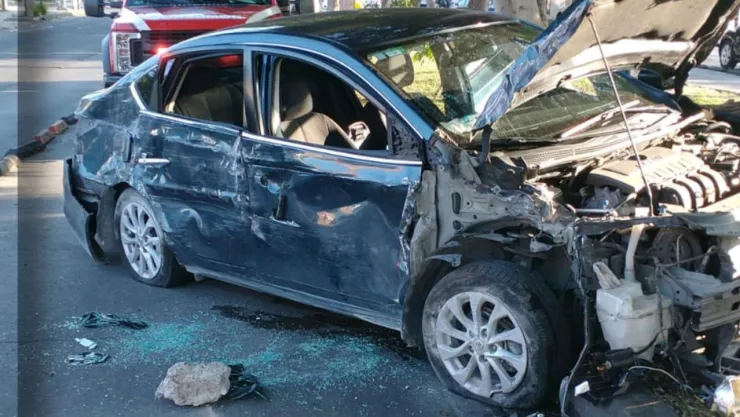 Se registra aparatoso accidente vehicular sobre Calzada Independencia