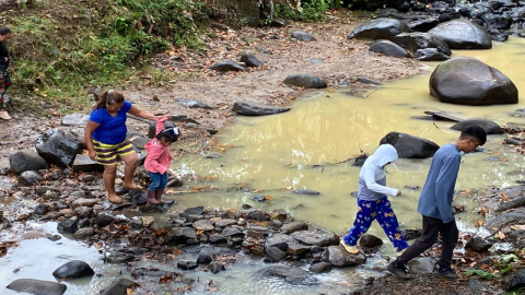 Vecinos quedan incomunicados