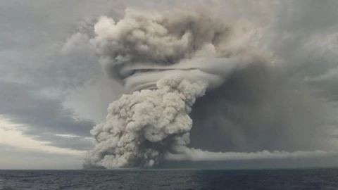 Erupción en Tonga llega al otro lado del mundo, incluyendo a México
