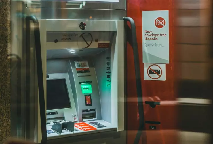 Dos hombres roban cajero automático en tienda de Chula Vista usando una cadena y un pick-up