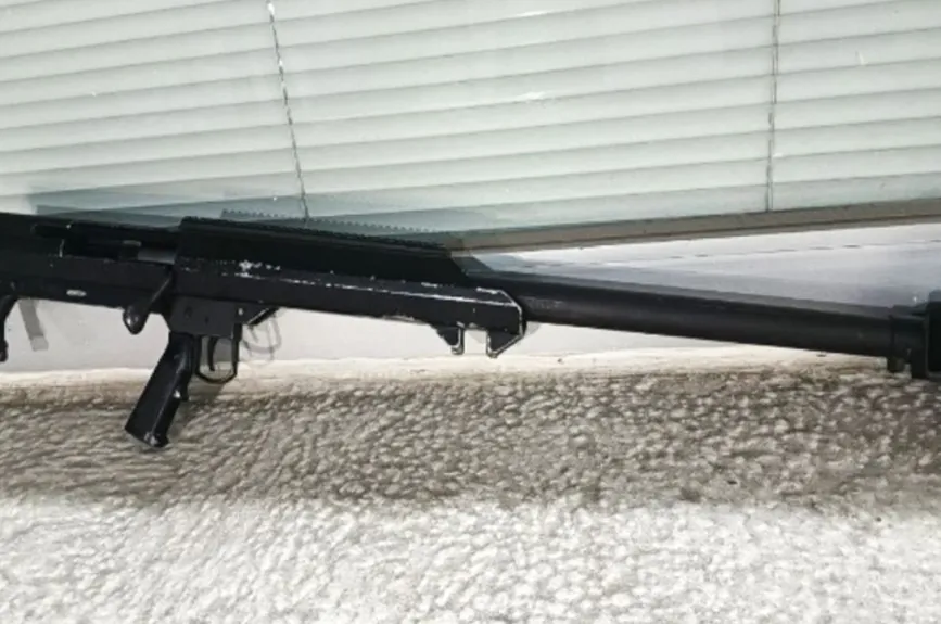 FOTOS: Cae en Hidalgo, Nuevo León, sicarios con arsenal del Ejército y fusil Barret