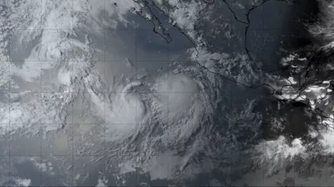 Efecto Fujiwhara genera preocupación en el clima: ¿Qué es y cómo podría afectar a Jalisco?