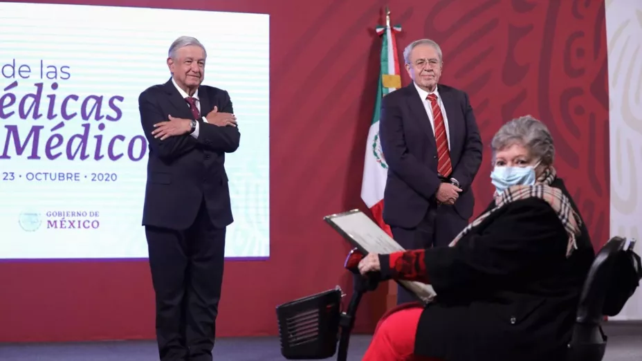 AMLO 23 OCT 2020 DÍA DE LA MÉDICA Y EL MÉDICO.jpg