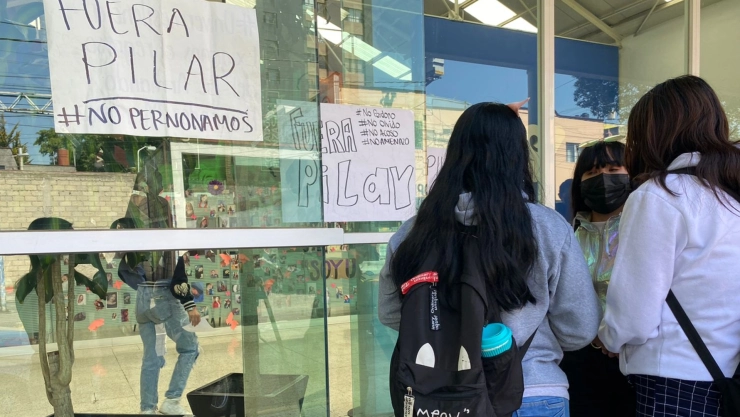 Acoso-universidad-estudiantes-destitucion-directora
