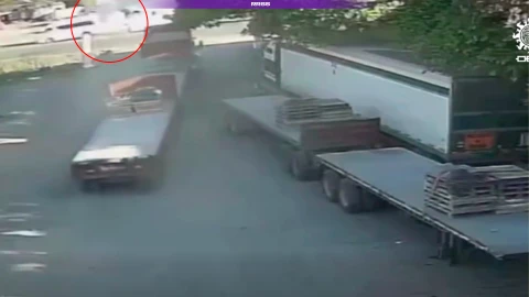 ¡Imágenes fuertes! Filtran el video exacto del choque de combi con trailer en Mazatán