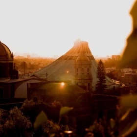 Foto de la antigua y la nueva Basílica de Guadalupe.