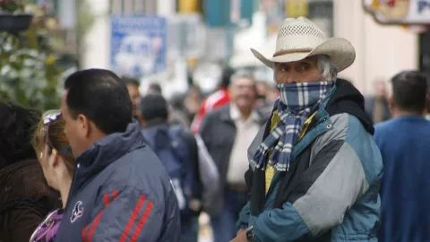 Activan doble alerta por frío para este martes en CDMX