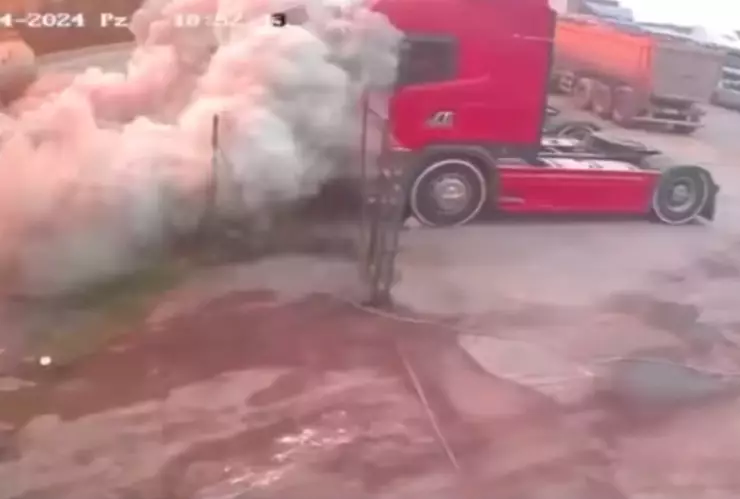 explosión-pipa-de-combustible-en-estambul-1-muerto-3-heridos-video