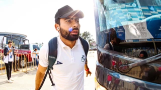 El delantero Amaury Escoto llega al Estadio Cuauhtémoc