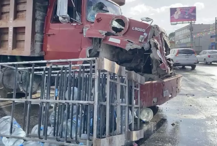 ¡PRECAUCIÓN! Se registró un FUERTE choque en Av. López Portillo en Cancún