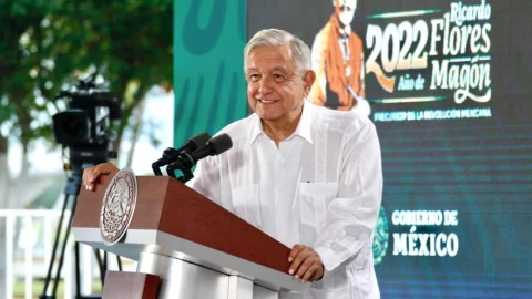 Sí va haber acarrados AMLO ironiza sobre asistentes de la marcha