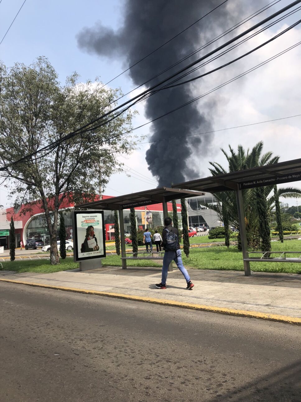 Reportan incendio en fábrica de esponjas de Tlalnepantla