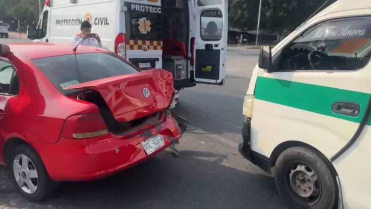 ¡Colectivazo en Plan de Ayala! Accidente entre 3 vehículos deja varios lesionados 