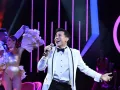 Jessy Portillo encendió el escenario con su interpretación de “Yo no sé mañana”, llevando al público a bailar con su energía contagiosa. Para añadir más emoción a la noche, recibió un mensaje especial de Luis Enrique, el cantante original de la canción, lo que la sorprendió gratamente. Sin embargo, no todos los críticos estuvieron de acuerdo con su actuación.