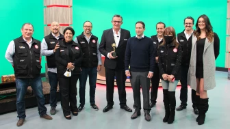 Benjamín Salinas entregó un especial reconocimiento a Jorge Garralda por estos 30 años de A Quien Corresponda