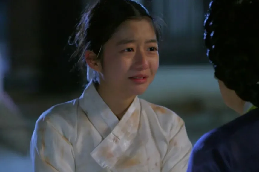 En el episodio 4, la historia sigue desplegándose con la gracia de un susurro estelar, mientras Do Min-joon intenta mantener su imperturbable distancia, consciente de los tres meses que aún le quedan antes de partir.