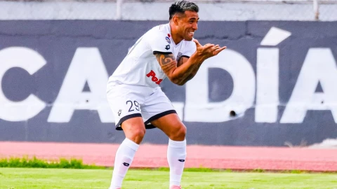 Sergio López festeja su gol con el Cuniburo de Ecuador