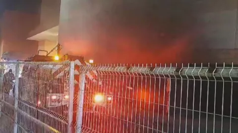 Plaza comercial en Tlaquepaque se prende en llamas: ¿Qué ha provocado el incendio?