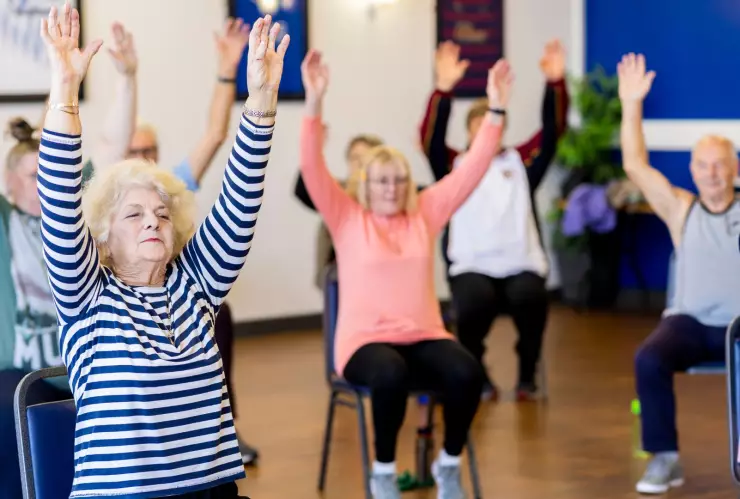 Brazos firmes a los 60: ¡No hay edad para tonificar!