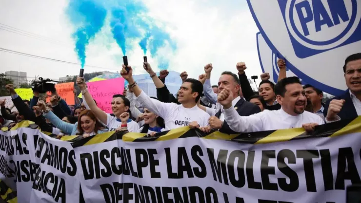 Diputados del PAN protestan por desaparición del INAI