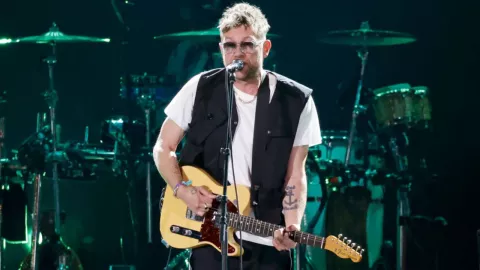 ¿Se viene colaboración? Esto piensa Damon Albarn, líder de Blur y Gorillaz sobre Peso Pluma