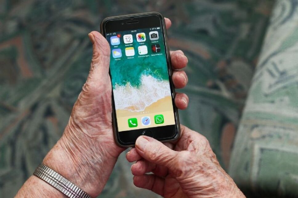 Paso a paso ¿Cómo configurar WhatsApp para adultos mayores