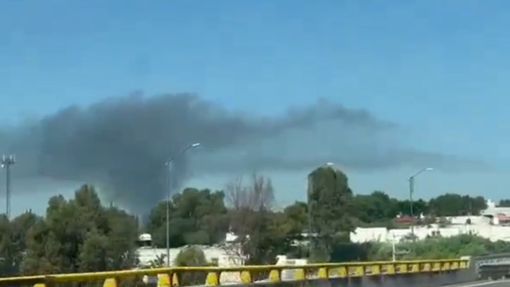 Aparatoso INCENDIO genera alarma en la 24 Sur y Periférico Ecológico hoy
