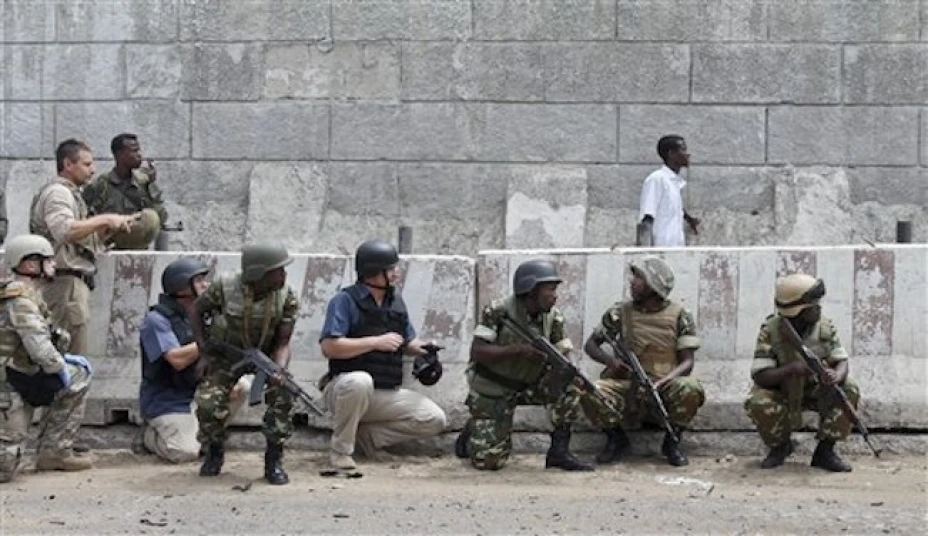 El grupo extremista al-Shabab atacó las oficinas de la ONU en Mogadiscio, dejando 15 muertos
