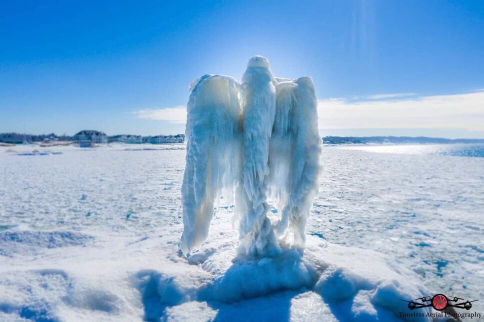Ángel en un lago de hielo.jpg