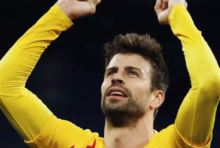 Salen a la luz las primeras fotos de Pique besando a su nueva novia