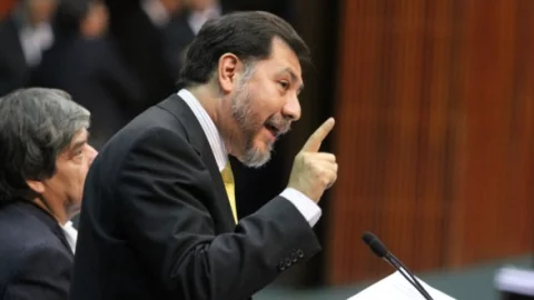 PRD y PT toman la tribuna de la Cámara de Diputados