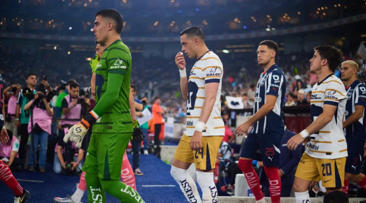 Alex Padilla en Pumas vs Monterrey