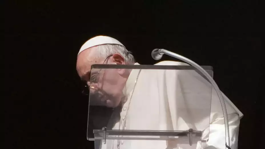 Francisco en la plaza de San Pedro del Vaticano.