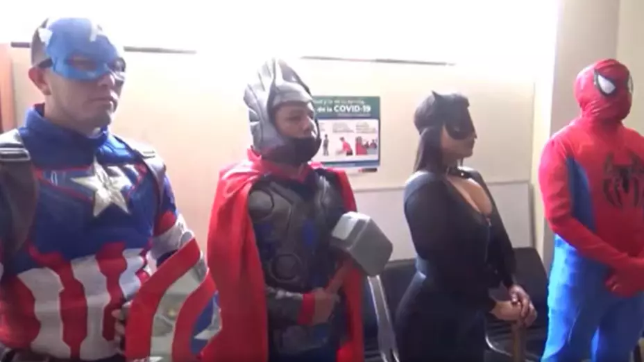 Policías superheroes capturan a familia de narcomenudistas