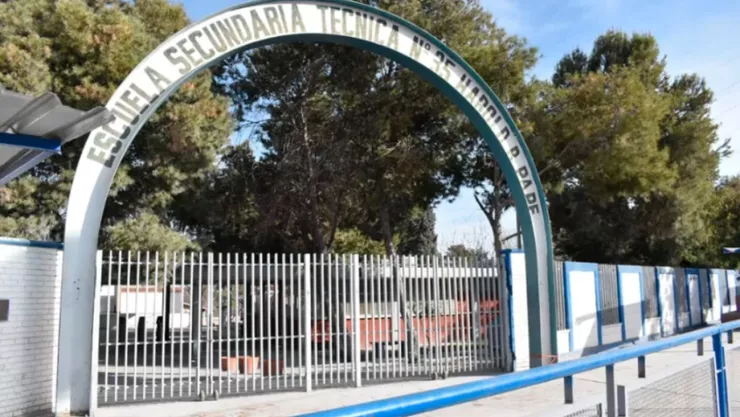 Ri&ntilde;a en la Secundaria 35 de Monclova 