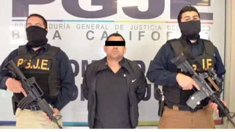 La captura más reciente de “El Chapito Leal” ocurrió en 2020 en Tijuana, donde fue sorprendido robando en un lote de autos