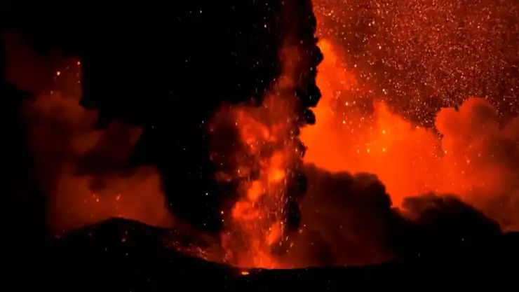 VIDEO: Volcán Etna entra en erupción; es el más activo de Europa
