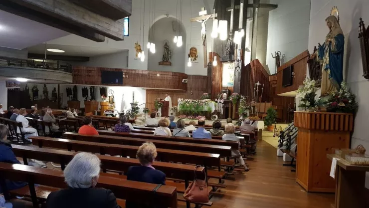 Muere sacristán tras caerle un santo encima en plena misa en España