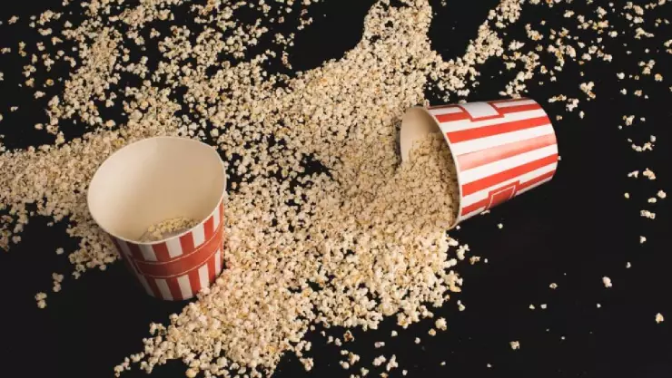 ¿La regla de los 5 segundos? Esto pasa cuando comes algo que se cayó