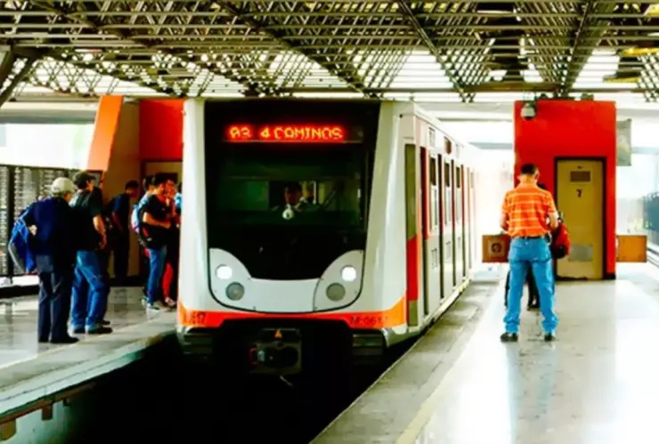 Suspenden servicio en Línea A del Metro tras fuertes lluvias e inundaciones en CDMX