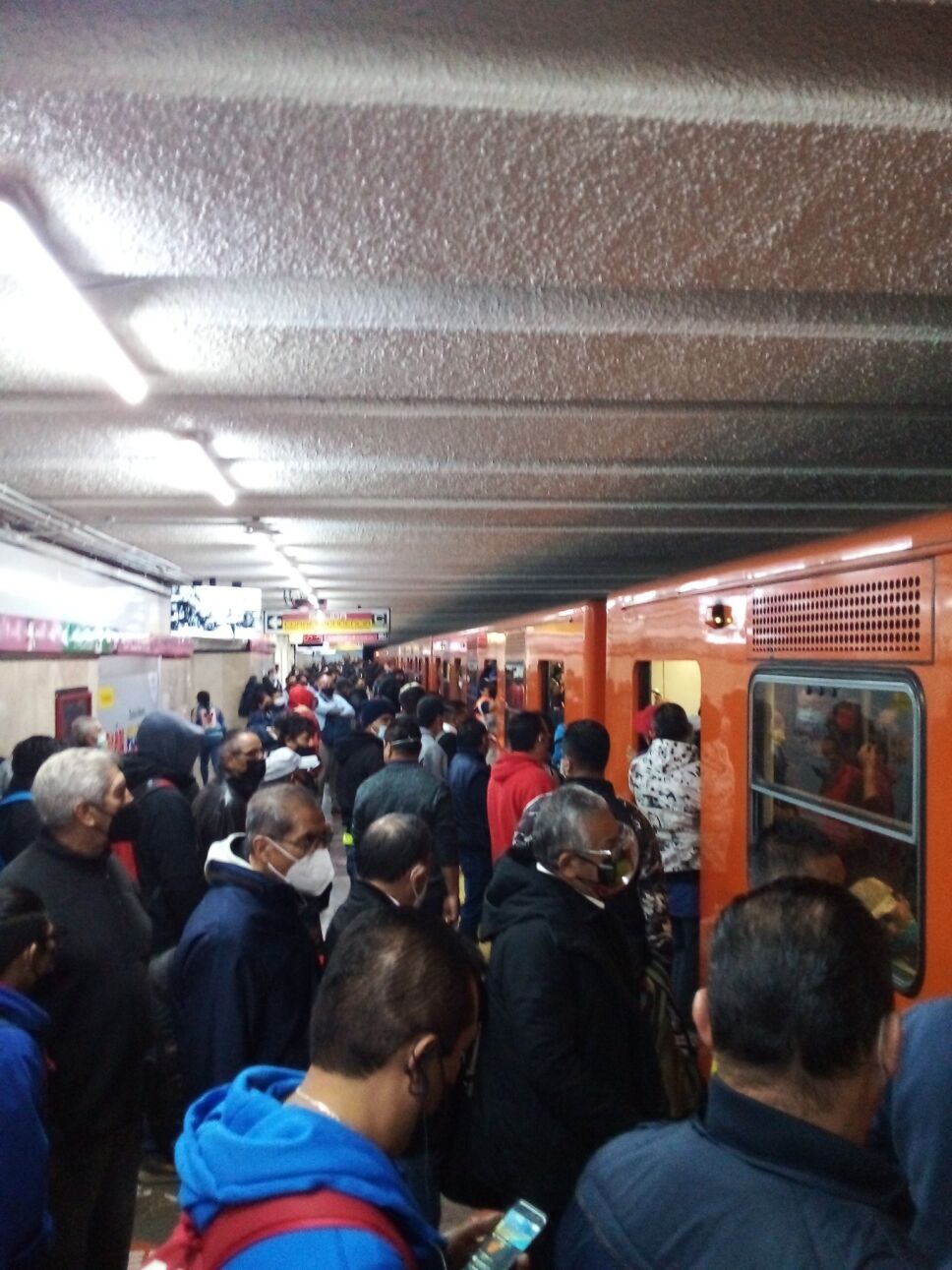metro-cdmx-retrasos.lineas.jpgMetro CDMX: Retiran tren de la Línea 1, hay retrasos de 20 minutos