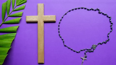 Cuaresma 2025 ¿Cuál es el significado del color morado y en qué se utiliza