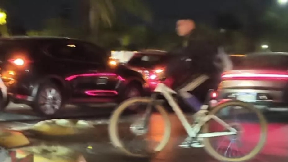 ¡Alerta vial, León! TRIPLE CHOQUE genera TRÁFICO INTENSO en este concurrido bulevar por la noche del jueves 20 de noviembre.jpg