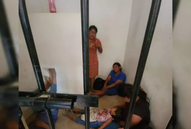 Detienen a tres mujeres y sus hijos en Acatepec, Guerrero.jpg